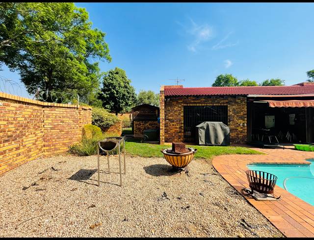 3 BEDROOM FREESTANDING RENTED IN PAULSHOF